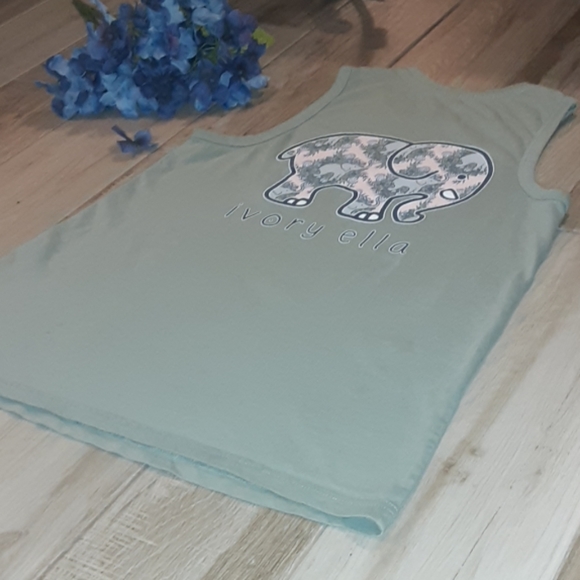 Women’s Ivory Ella Duck Green Tank Top - Picture 7 of 7